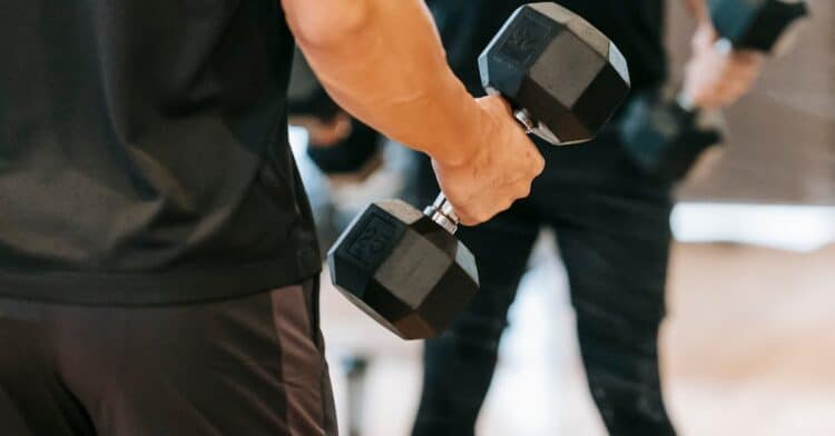 découvrez les secrets et les bienfaits du muscle pumping pour un entraînement efficace et un corps sculpté.